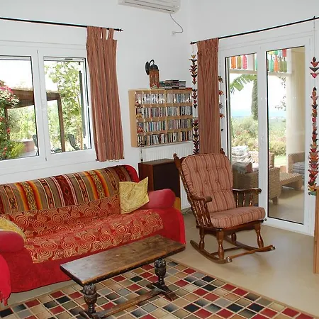 Kitrini Villa