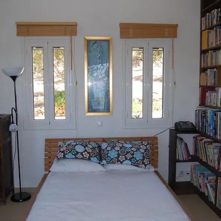 Kitrini Villa *